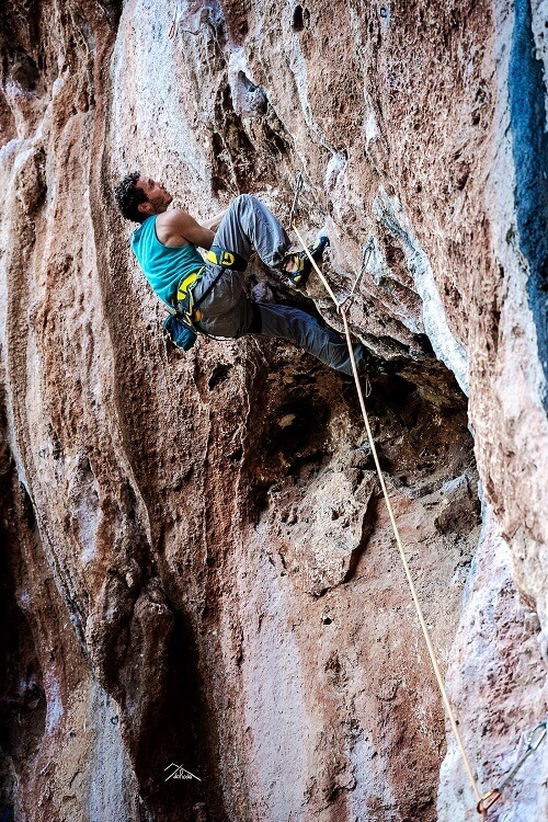 טיפוס ספורטיבי בטבע עם רתמת GRIVEL
